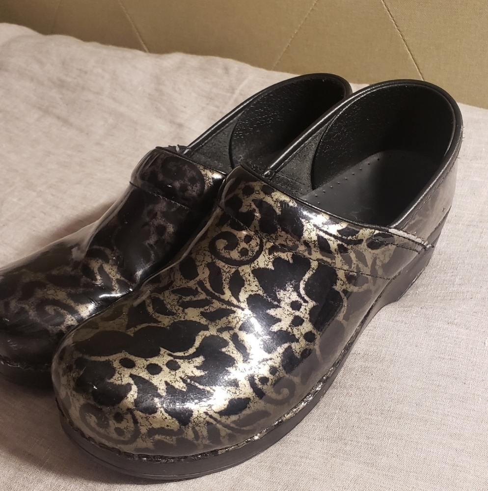 Elegant Black and Gold Women's Clogs